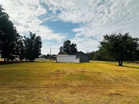 Exterior - 306 S 4th St, Hammon, OK 73650 photo 2 of 6