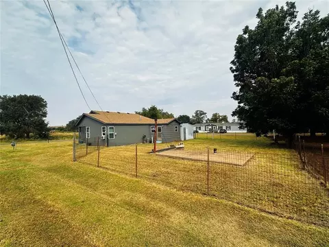 Exterior - 306 S 4th St, Hammon, OK 73650 photo 6 of 6