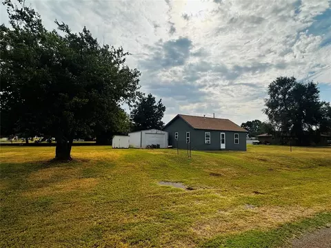 Exterior - 306 S 4th St, Hammon, OK 73650 photo 3 of 6