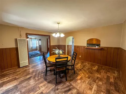 Dining - 306 S 4th St, Hammon, OK 73650 photo 2 of 3