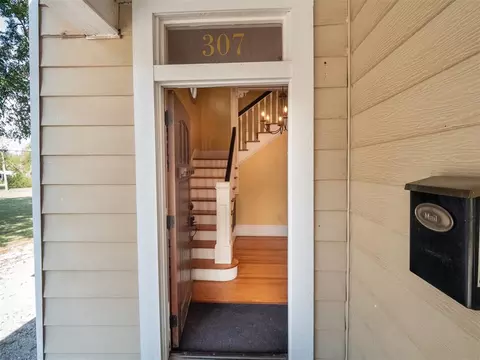 Entry Way - 307 E Main St, Tecumseh, OK 74873 photo 1 of 5
