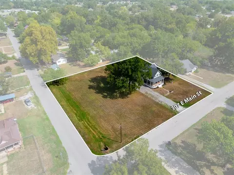 View/Area - 307 E Main St, Tecumseh, OK 74873 photo 2 of 7