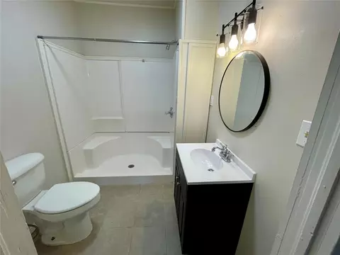 Bath - 401 W 1st St, Erick, OK 73645 photo 2 of 2
