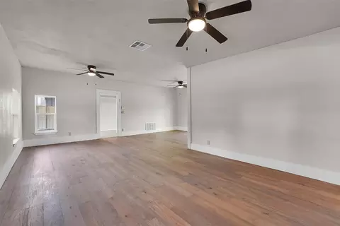 Living - 401 W 1st St, Erick, OK 73645 photo 3 of 4