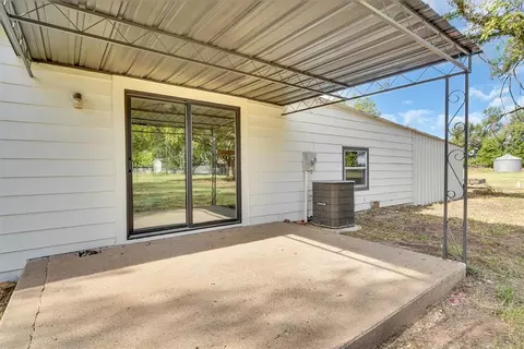 Exterior - 401 W 1st St, Erick, OK 73645 photo 8 of 9