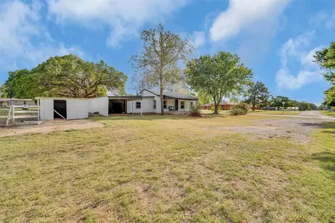 Exterior - 401 W 1st St, Erick, OK 73645 photo 7 of 9