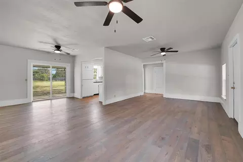 Living - 401 W 1st St, Erick, OK 73645 photo 1 of 4