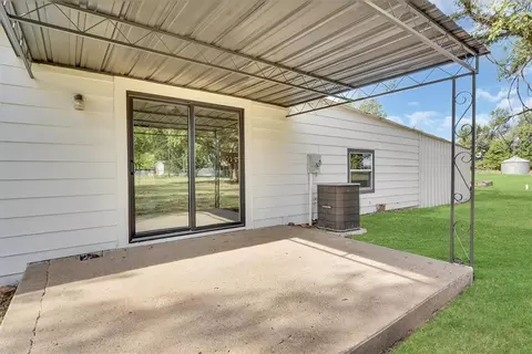 Exterior - 401 W 1st St, Erick, OK 73645 photo 4 of 9