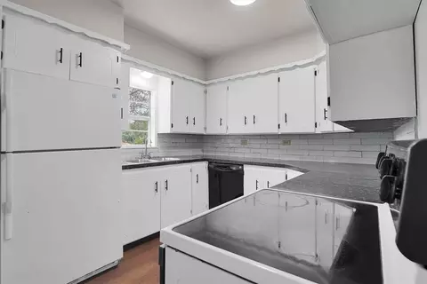 Kitchen - 401 W 1st St, Erick, OK 73645 photo 1 of 2