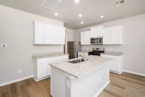 Kitchen - 711 Sunny St, Tuttle, OK 73089 photo 3 of 3