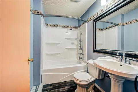 Bath - 333212 E 1070 Rd, Mcloud, OK 74851 photo 1 of 4