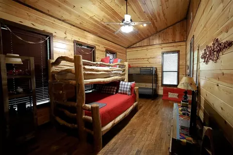 Bedroom - 12 Pine Bluff Rd, Broken Bow, OK 74728 photo 10 of 10