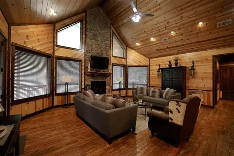 Living - 12 Pine Bluff Rd, Broken Bow, OK 74728 photo 2 of 4