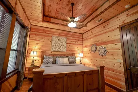 Bedroom - 12 Pine Bluff Rd, Broken Bow, OK 74728 photo 5 of 10