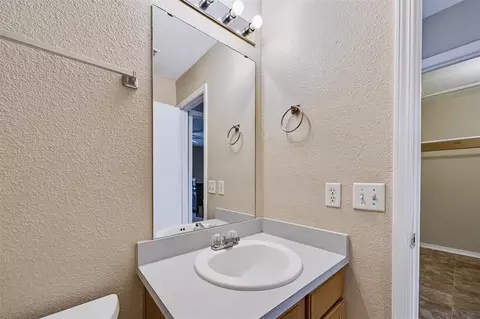Bath - 1224 Briar Patch Way, Norman, OK 73071 photo 2 of 4