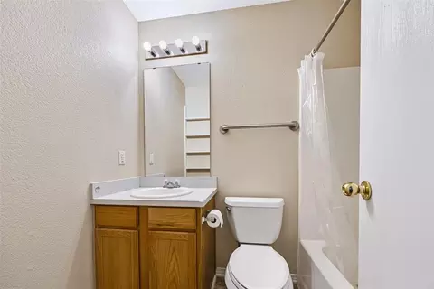 Bath - 1224 Briar Patch Way, Norman, OK 73071 photo 3 of 4