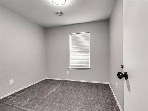 Bedroom - 20040 Timberidge Rd, Harrah, OK 73045 photo 8 of 9