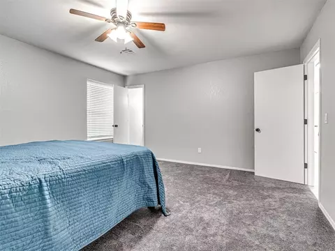 Bedroom - 20040 Timberidge Rd, Harrah, OK 73045 photo 4 of 9