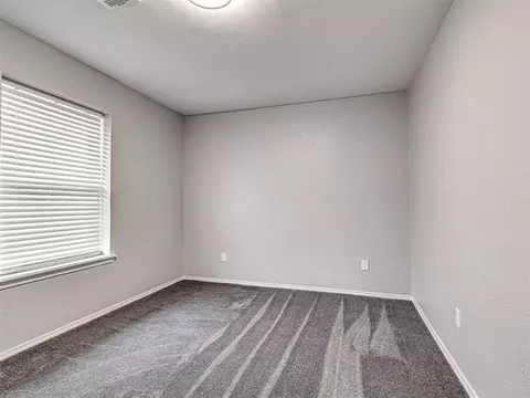 Bedroom - 20040 Timberidge Rd, Harrah, OK 73045 photo 6 of 9