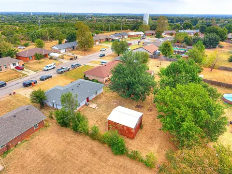 View/Area - 20040 Timberidge Rd, Harrah, OK 73045 photo 3 of 5