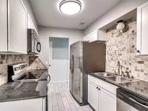 Kitchen - 20040 Timberidge Rd, Harrah, OK 73045 photo 1 of 3