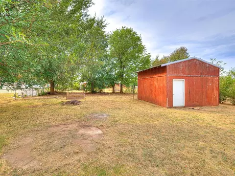 Exterior - 20040 Timberidge Rd, Harrah, OK 73045 photo 5 of 6