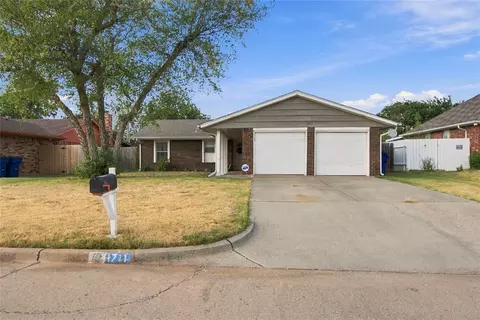 1711 Fremont Dr, The Village, OK 73120