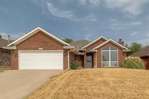 10013 Forest Ln, Midwest City, OK 73130