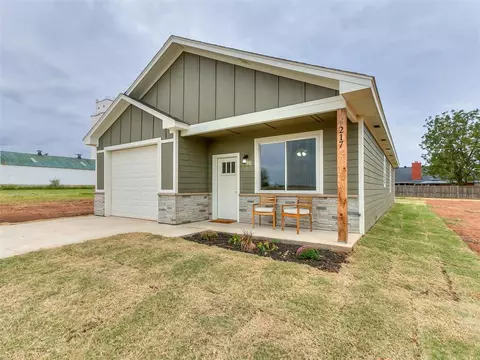217 W Olive St, Cashion, OK 73016