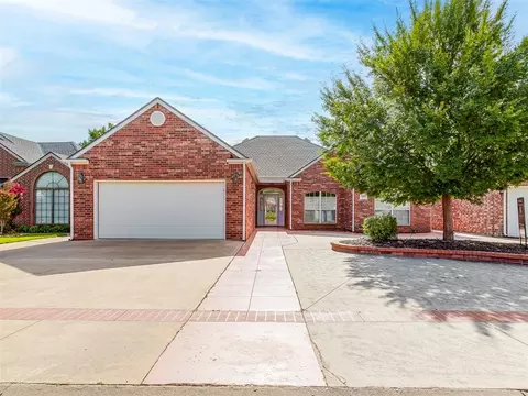 1205 Regency Ct, Kingfisher, OK 73750