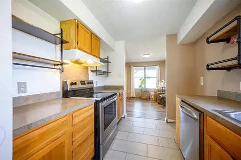 Kitchen - 607 N Bock St, Broken Bow, OK 74728 photo 2 of 4