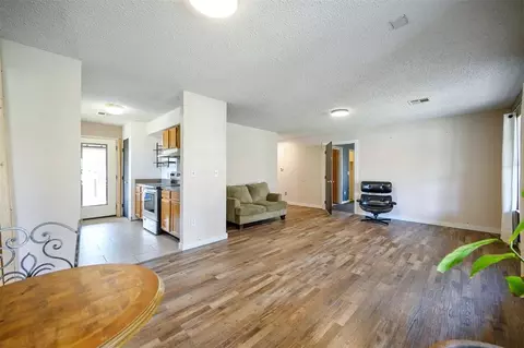 Living - 607 N Bock St, Broken Bow, OK 74728 photo 2 of 5