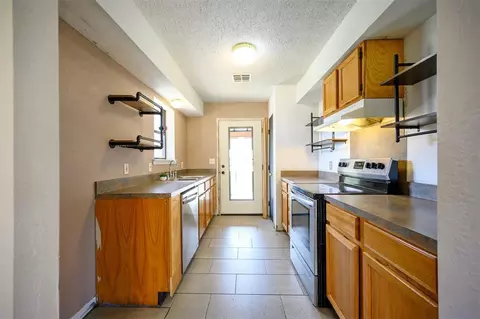Kitchen - 607 N Bock St, Broken Bow, OK 74728 photo 1 of 4