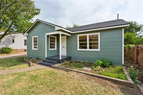 Exterior - 911 E Noble Ave, Guthrie, OK 73044 photo 3 of 7
