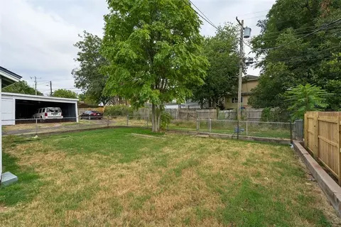 Exterior - 911 E Noble Ave, Guthrie, OK 73044 photo 5 of 7