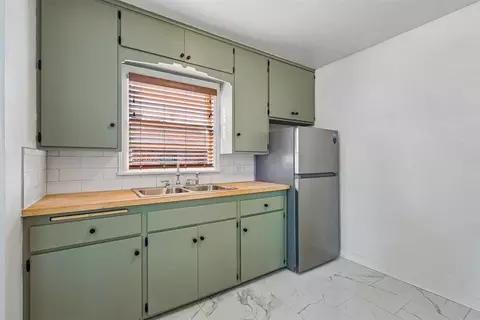 Kitchen - 911 E Noble Ave, Guthrie, OK 73044 photo 1 of 5