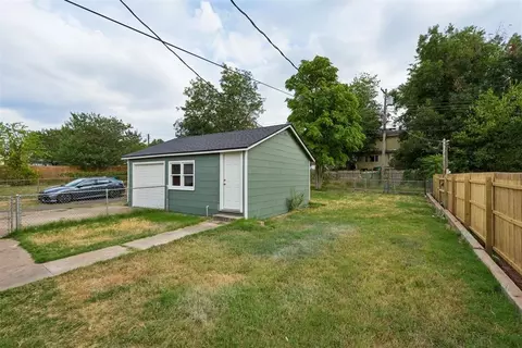 Exterior - 911 E Noble Ave, Guthrie, OK 73044 photo 6 of 7
