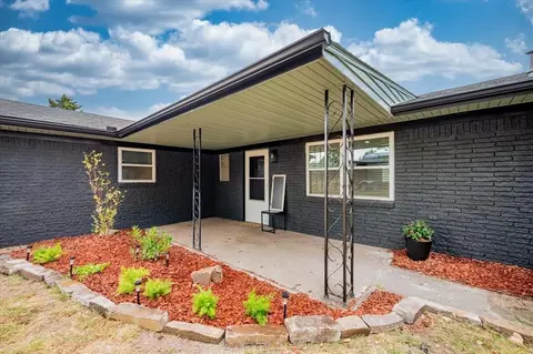 Exterior - 329131 E Lincoln St, Harrah, OK 73045 photo 1 of 2