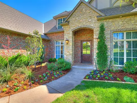 3720 Creek Bend Rd, Edmond, OK 73003