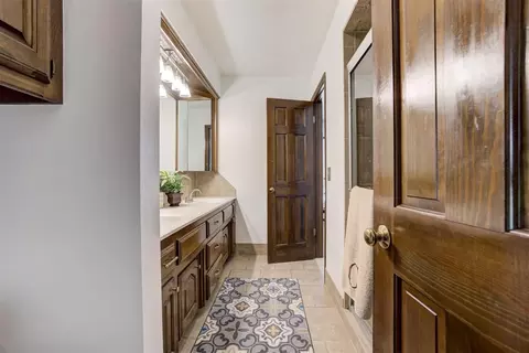 Bath - 1119 Mockingbird Rd, Guthrie, OK 73044 photo 6 of 8