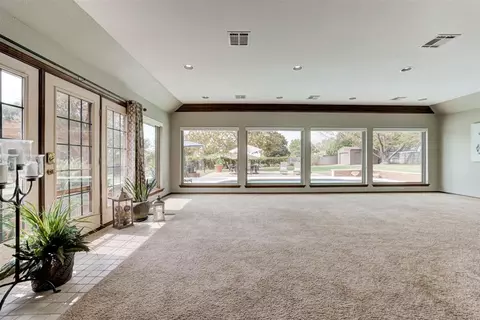 Living - 1119 Mockingbird Rd, Guthrie, OK 73044 photo 5 of 7