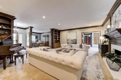 Living - 1119 Mockingbird Rd, Guthrie, OK 73044 photo 3 of 7