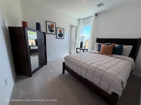 Bedroom - 10024 Blackjack Rd, Yukon, OK 73099 photo 2 of 3