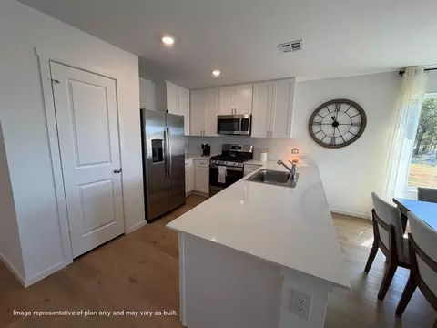 Kitchen - 10024 Blackjack Rd, Yukon, OK 73099 photo 1 of 2