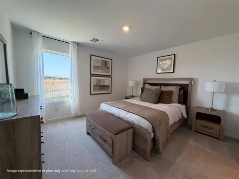 Bedroom - 10024 Blackjack Rd, Yukon, OK 73099 photo 1 of 3