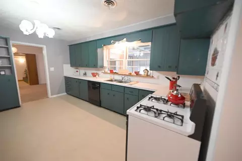 Kitchen - 17 Hillcrest St, Perry, OK 73077 photo 3 of 3