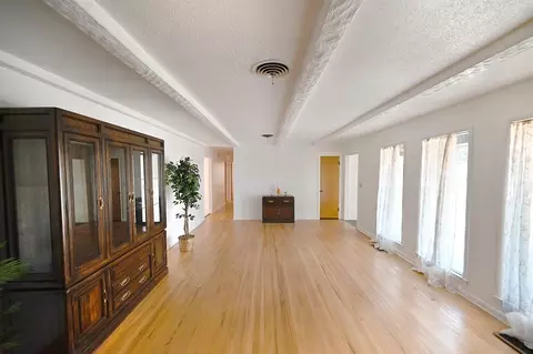 Living - 17 Hillcrest St, Perry, OK 73077 photo 2 of 4