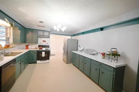 Kitchen - 17 Hillcrest St, Perry, OK 73077 photo 1 of 3