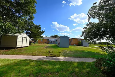 Exterior - 17 Hillcrest St, Perry, OK 73077 photo 2 of 3