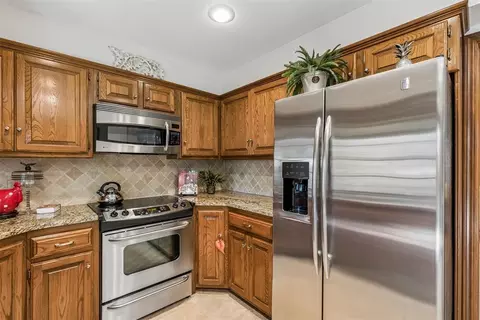Kitchen - 4 Windbrook Sq, Norman, OK 73072 photo 4 of 5